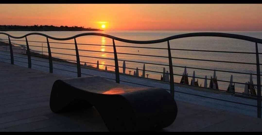 La Scogliera Bed & Breakfast Авола Екстериор снимка